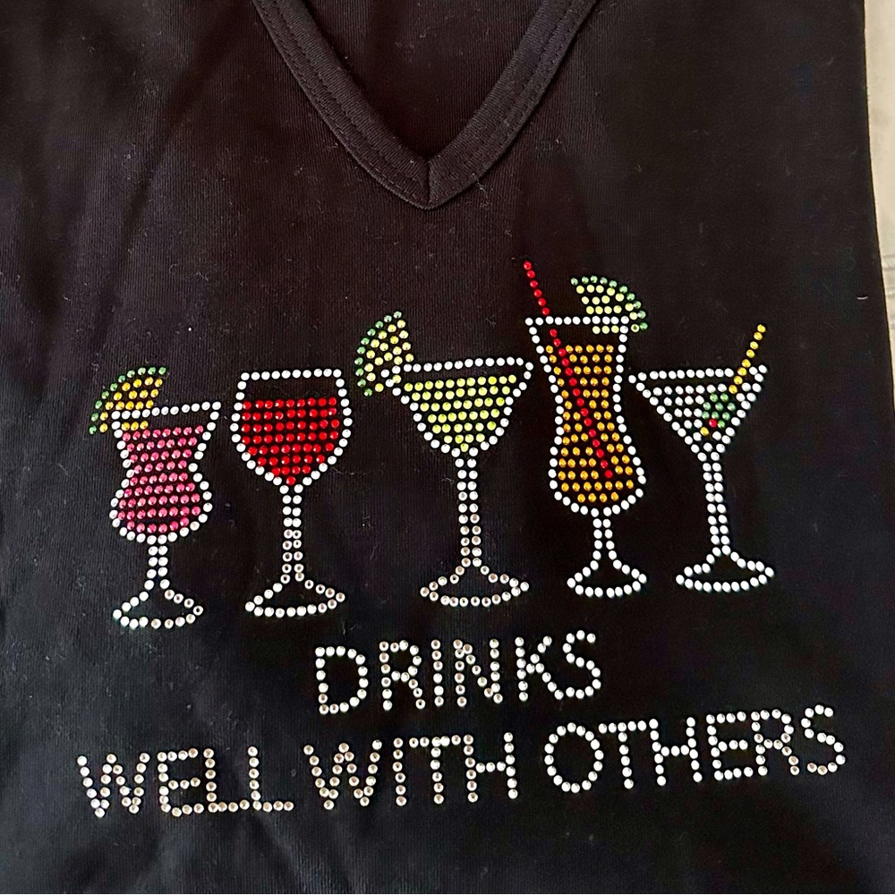 NWOT Exquisite Exchange Women’s V neck blouse w rhinestones 🤩